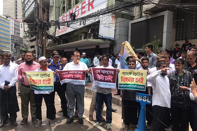 A group of officers staged demonstration on the bank premises.